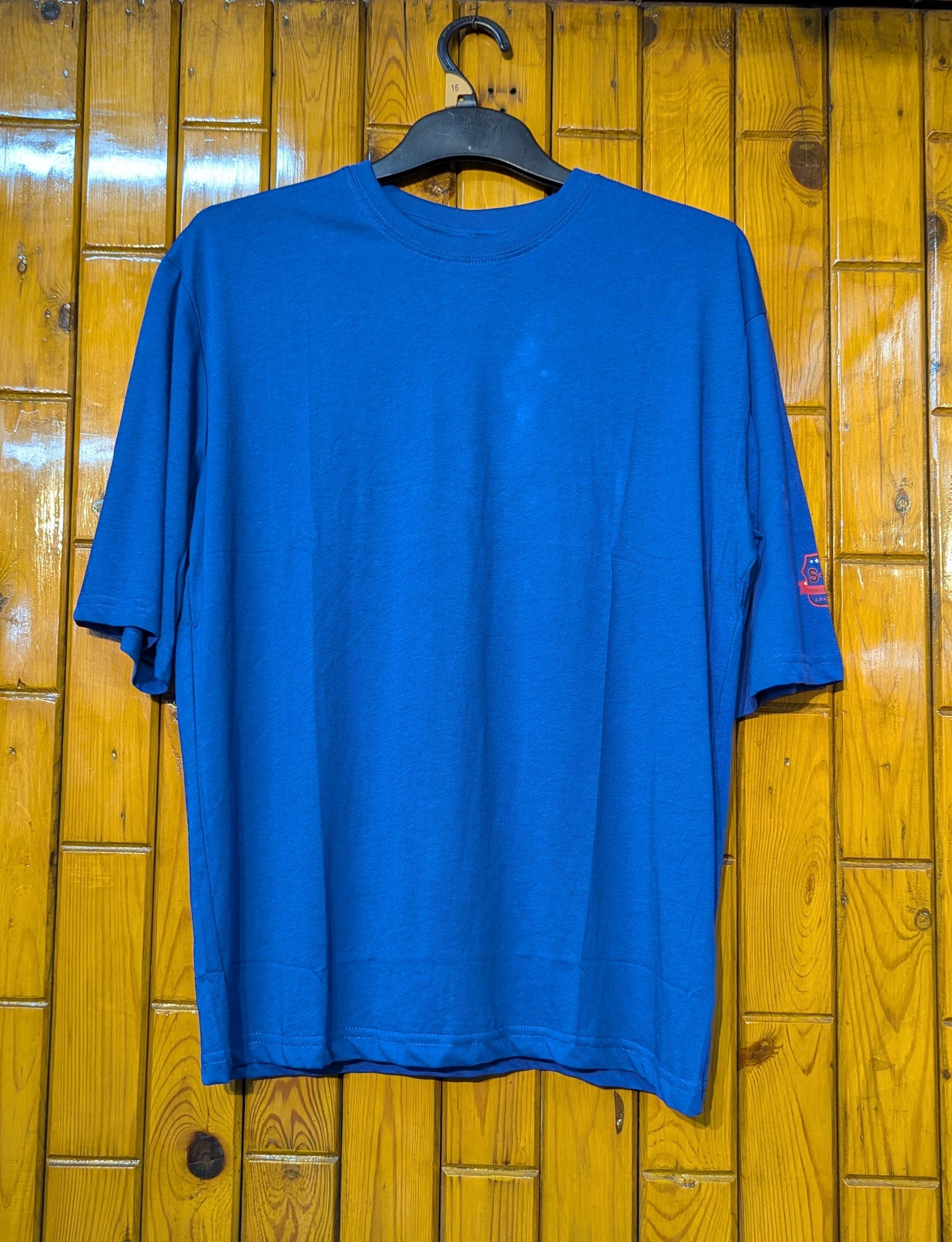 🔥 𝐃𝐫𝐨𝐩 𝐒𝐡𝐨𝐮𝐥𝐝𝐞𝐫 𝐓-𝐒𝐡𝐢𝐫𝐭 – Oversized Comfort. Urban Vibe.
