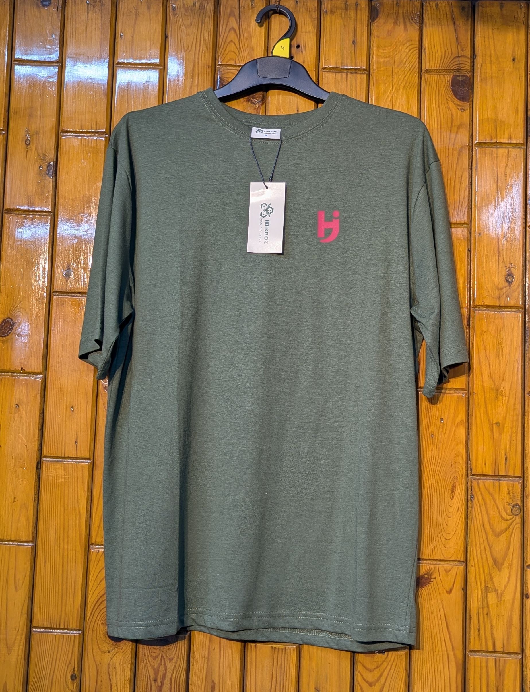🔥 𝐃𝐫𝐨𝐩 𝐒𝐡𝐨𝐮𝐥𝐝𝐞𝐫 𝐓-𝐒𝐡𝐢𝐫𝐭 – Oversized Comfort. Urban Vibe.