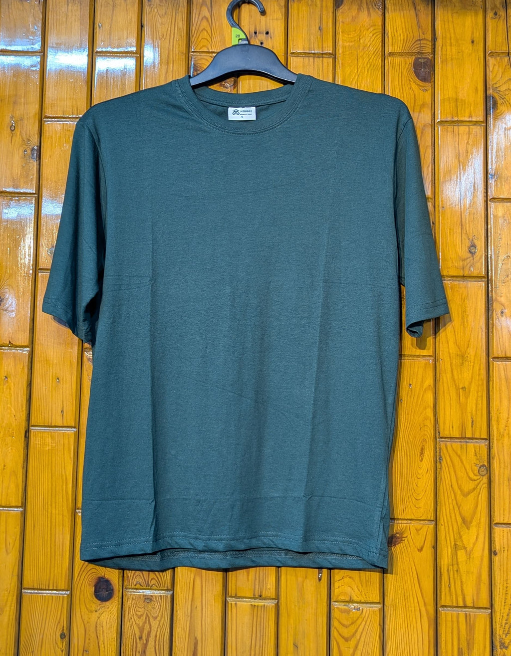 🔥 𝐃𝐫𝐨𝐩 𝐒𝐡𝐨𝐮𝐥𝐝𝐞𝐫 𝐓-𝐒𝐡𝐢𝐫𝐭 – Oversized Comfort. Urban Vibe.