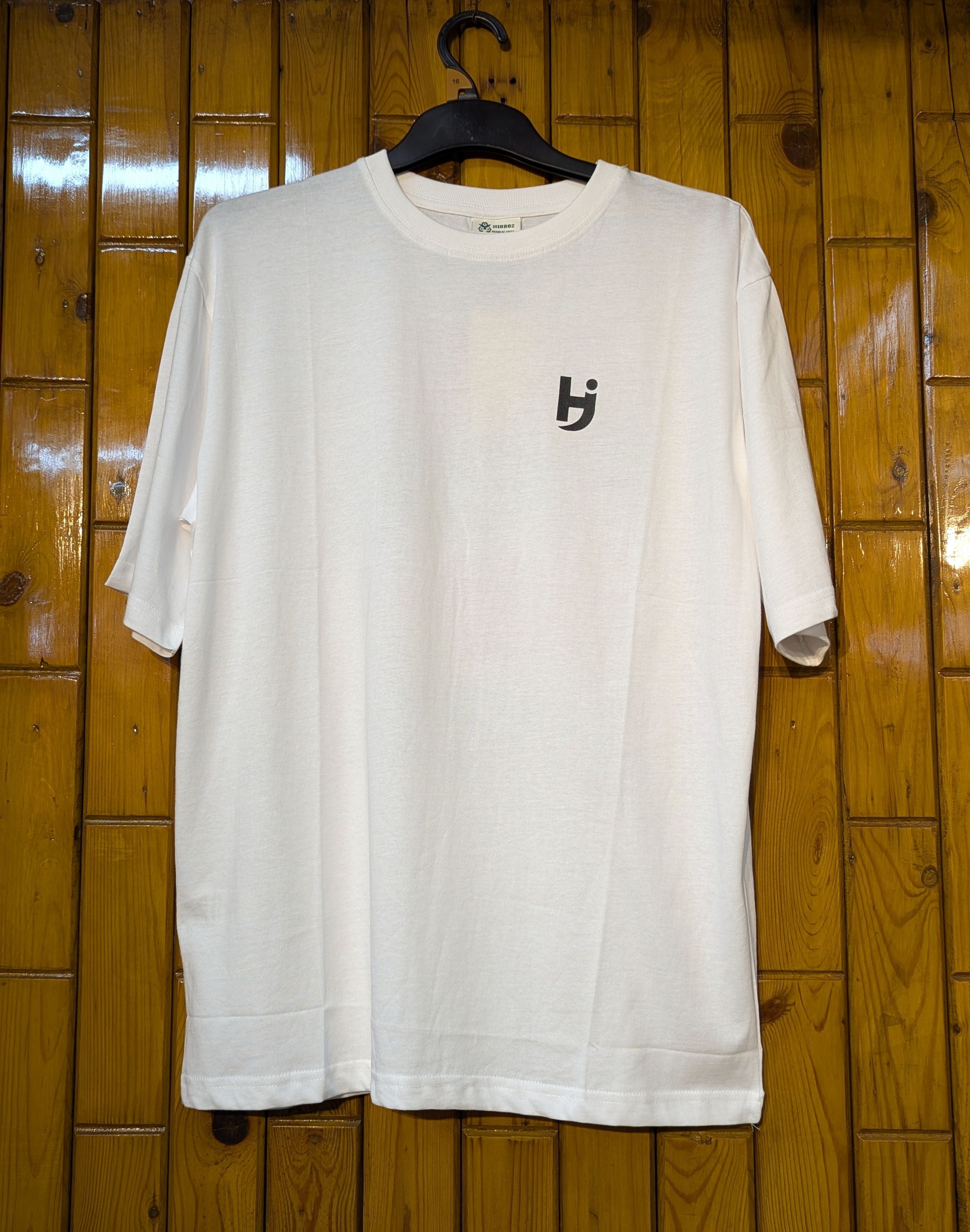 🔥 𝐃𝐫𝐨𝐩 𝐒𝐡𝐨𝐮𝐥𝐝𝐞𝐫 𝐓-𝐒𝐡𝐢𝐫𝐭 – Oversized Comfort. Urban Vibe.